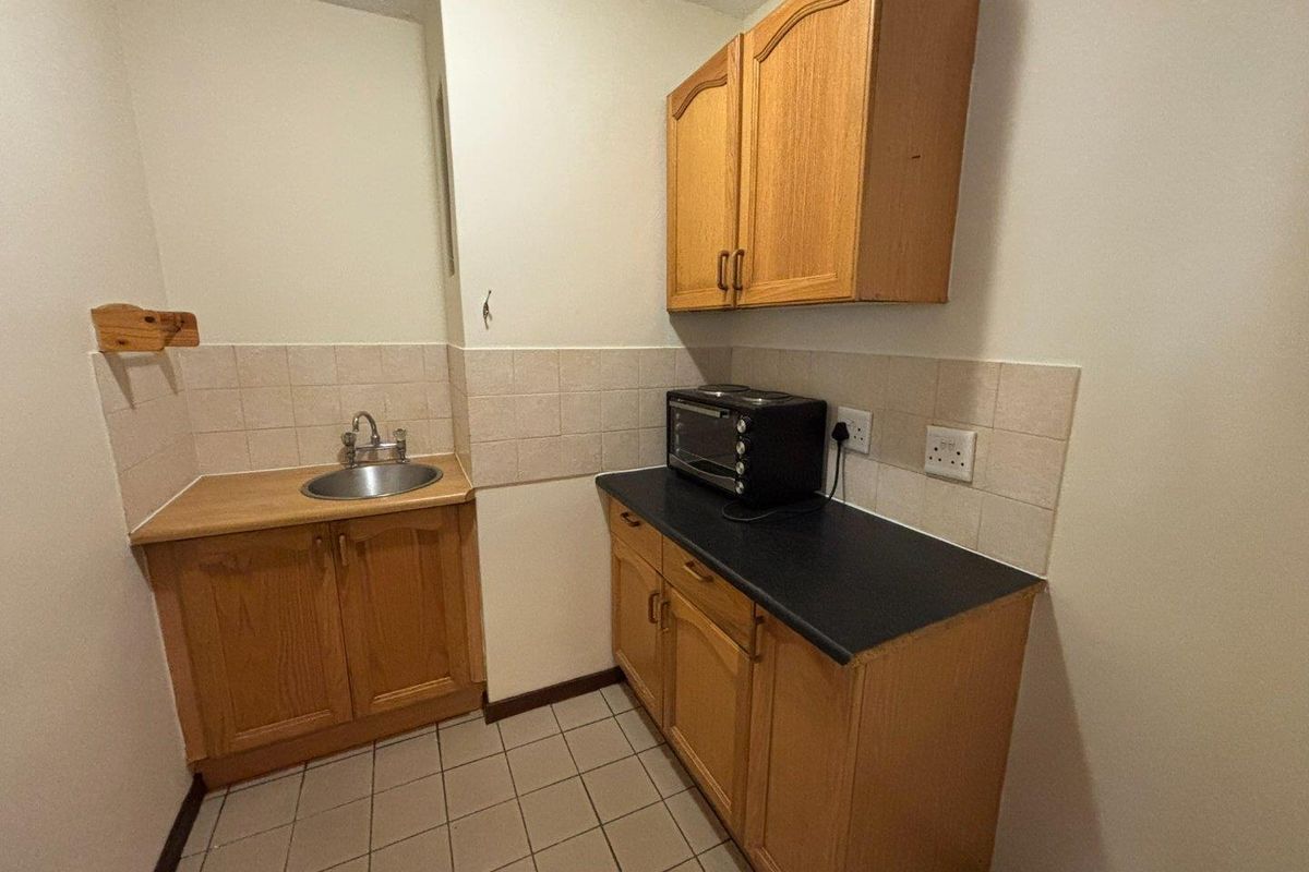 2 Bedroom apartment in Hatfield - Photo 3