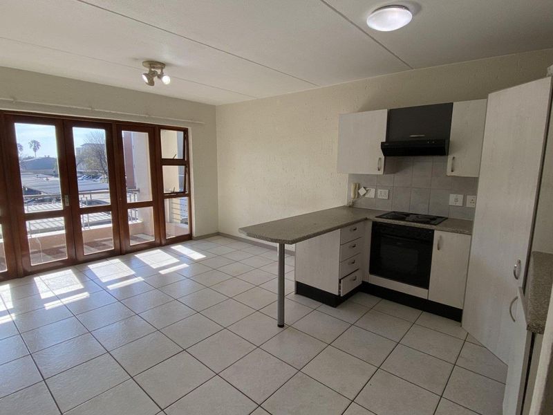 Modern 2-Bedroom Apartment in a Secure Ferndale Complex - Photo 2