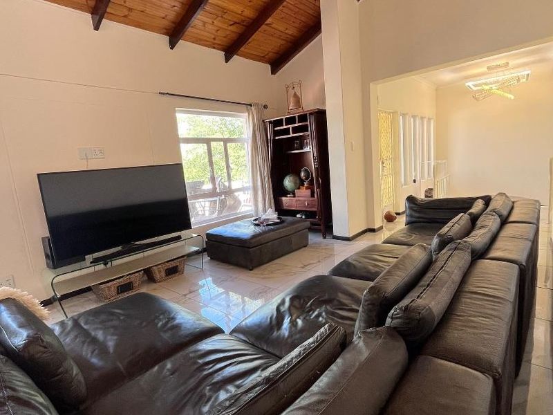 EROS| FamilyHouse| View|Large Erf - Photo 8