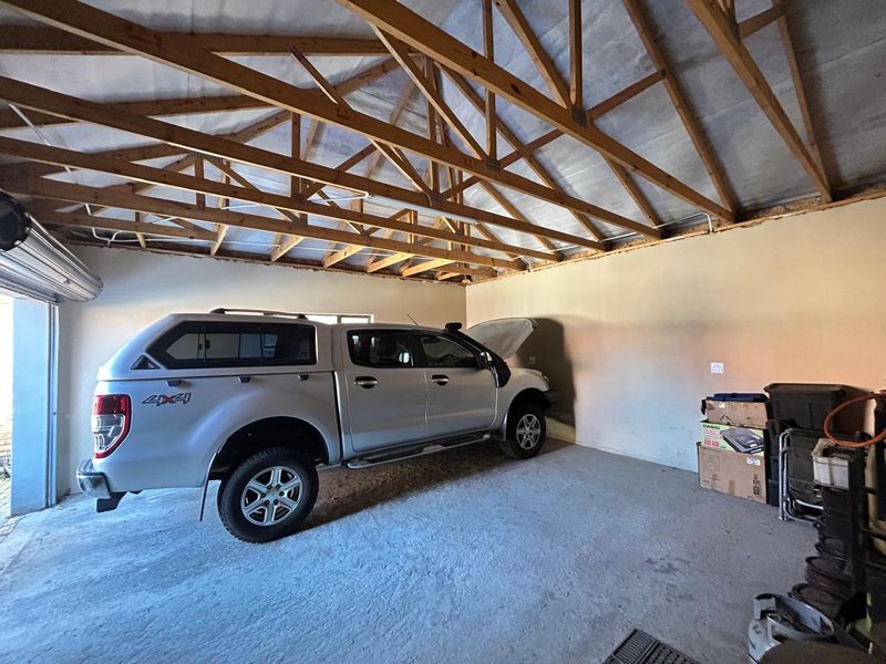 Charming 3-Bedroom Home with Luxurious Amenities - Photo 9