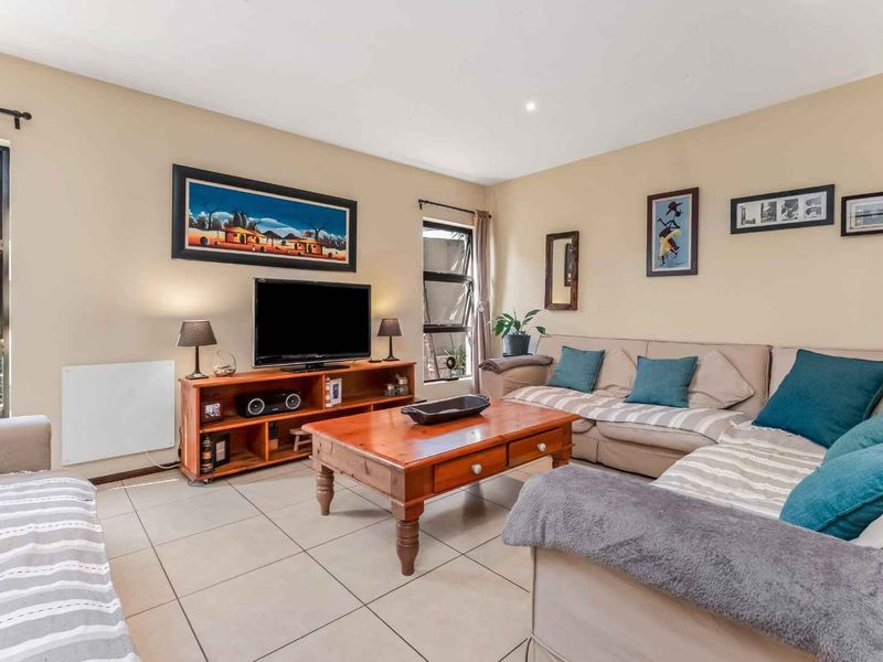 Exquisite 3-Bedroom 2 Bathroom Family Home in a Secure Complex - Photo 7