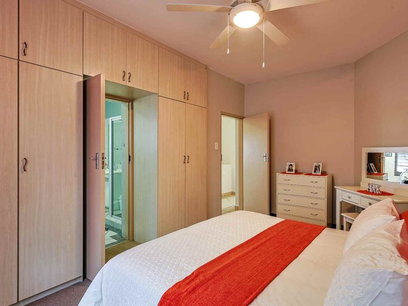 The Perfect Family Home: Space, Views & Dual Living in Faerie Glen - Photo 9