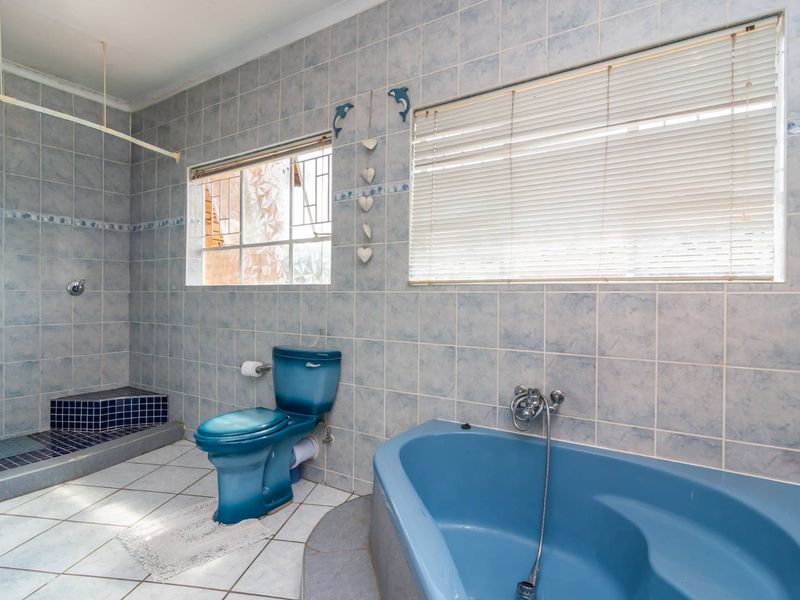 Family Home For Sale - Photo 7