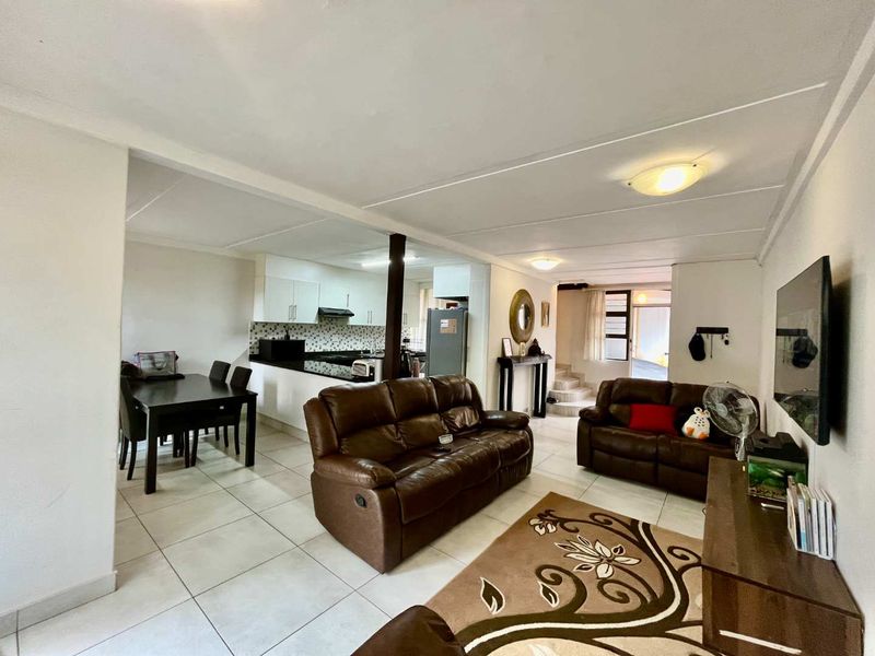 Hendra Estates introduces this Great starter home In Umgeni Park ! - Photo 3
