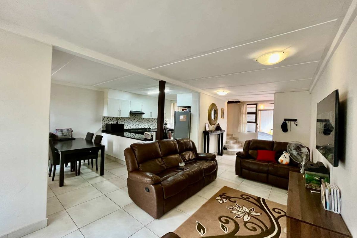Hendra Estates introduces this Great starter home In Umgeni Park ! - Photo 3