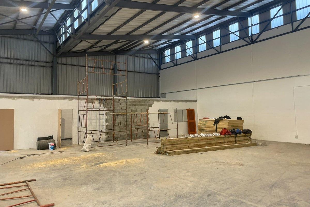 Refurbished 350m2 Mini Factory To Let | Prime Location Near Tokai. - Photo 5