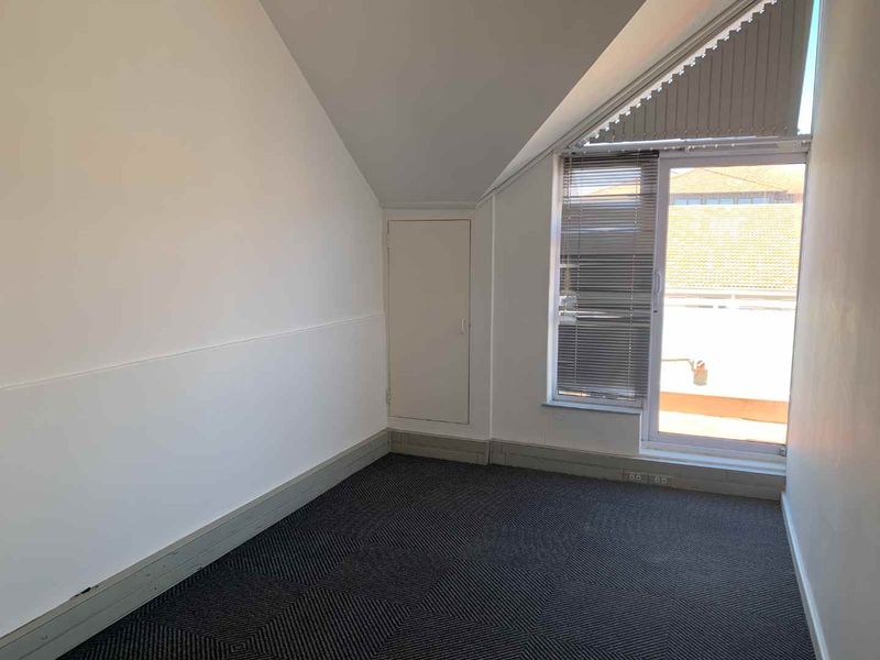 Century City offices in secure complex - Photo 9