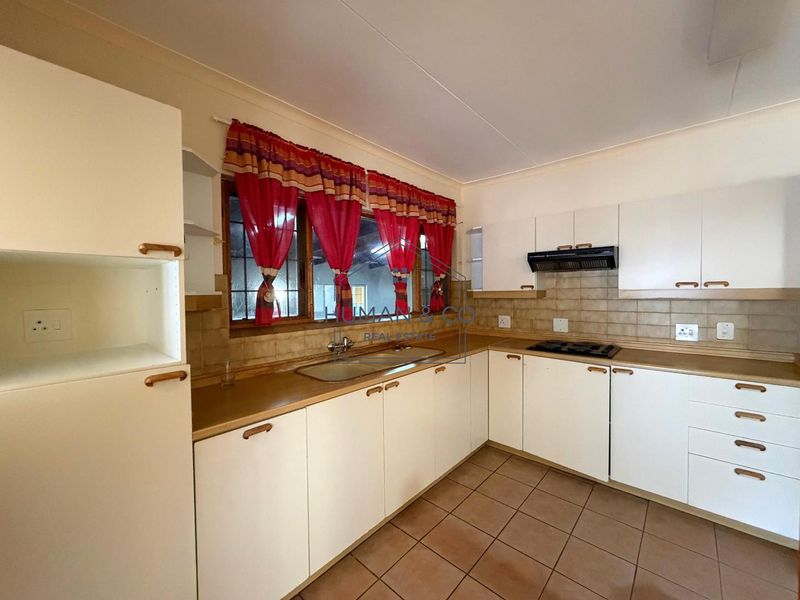 Spacious Family Home on a Large Erf in Meersig - Photo 9