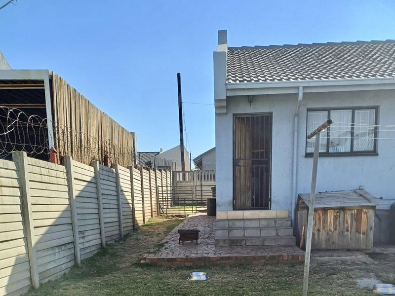 Three Bedroom House For Sale! - Photo 6