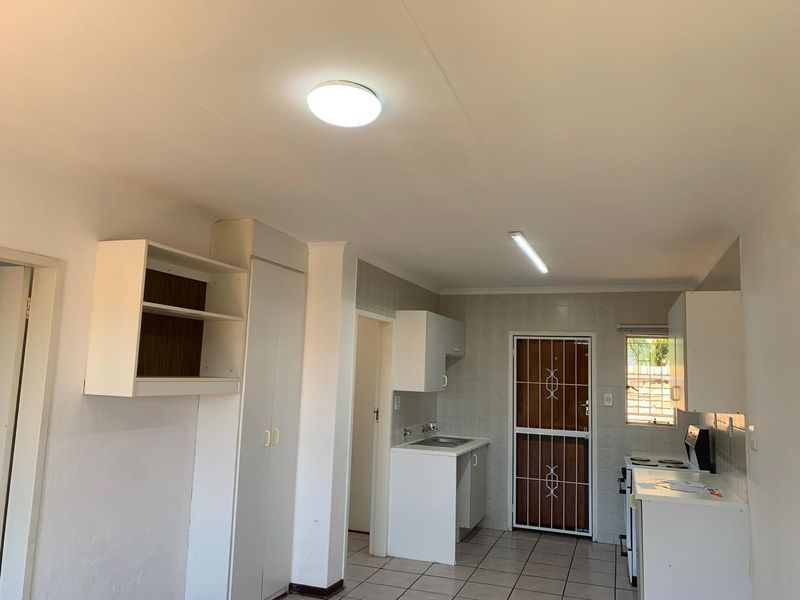 ** Welcome to your new home ** - Photo 9