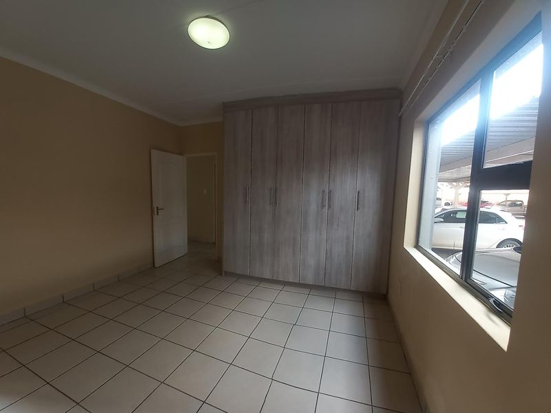 A GROUND FLOOR APARTMENT - Photo 3