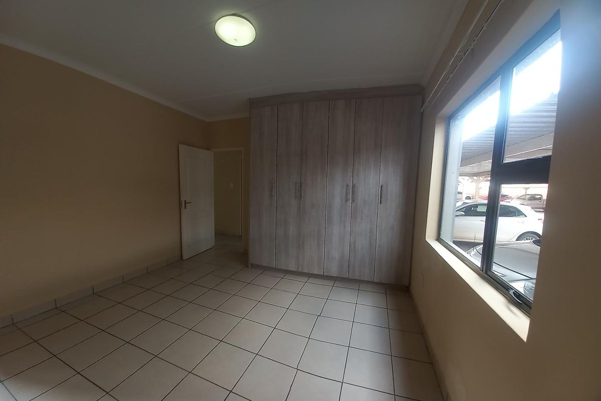 A GROUND FLOOR APARTMENT - Photo 3