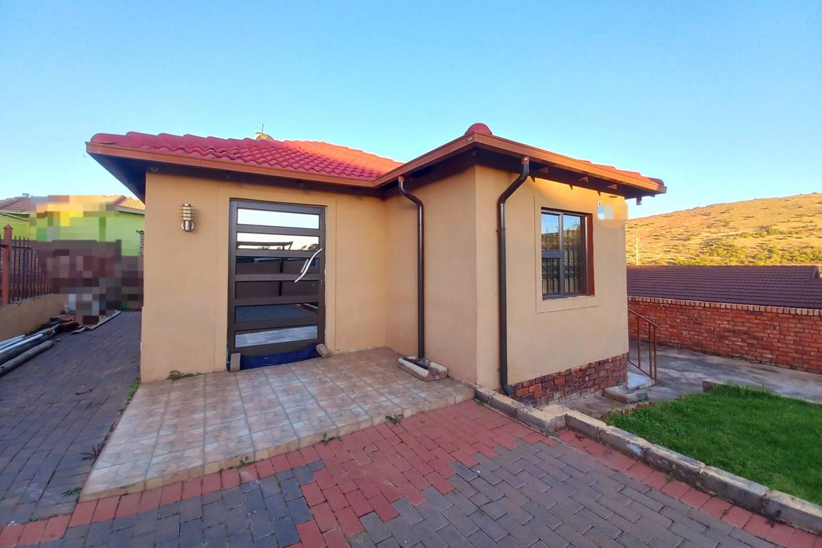 Three bedrooms house for sale in Atteridgeville - Photo 3