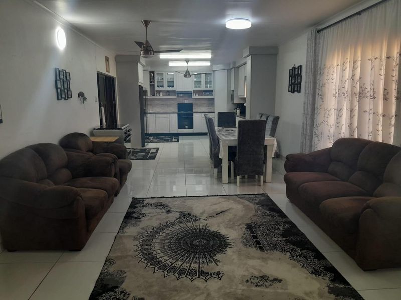 5 Bedroom House for sale in Bluff - Photo 8