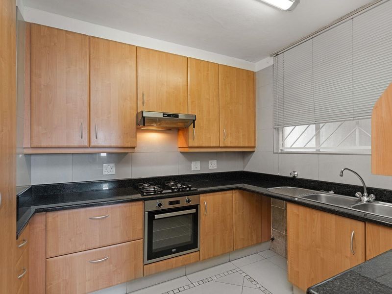 Spacious One Bedroom Apartment With Breathtaking Views - Photo 8