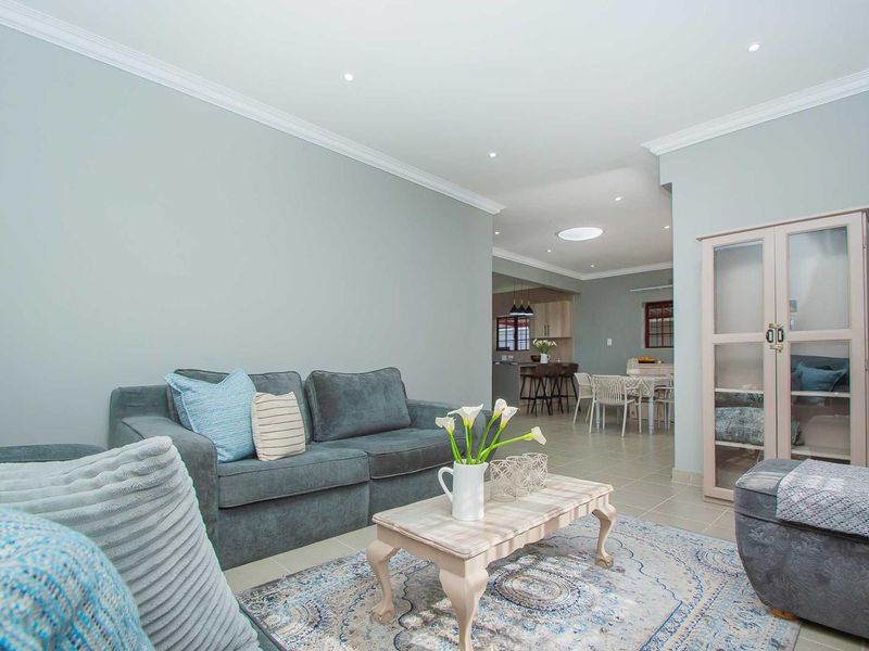 Newly Renovated Interior with All the Space of Yesteryear and Flatlet - Photo 4