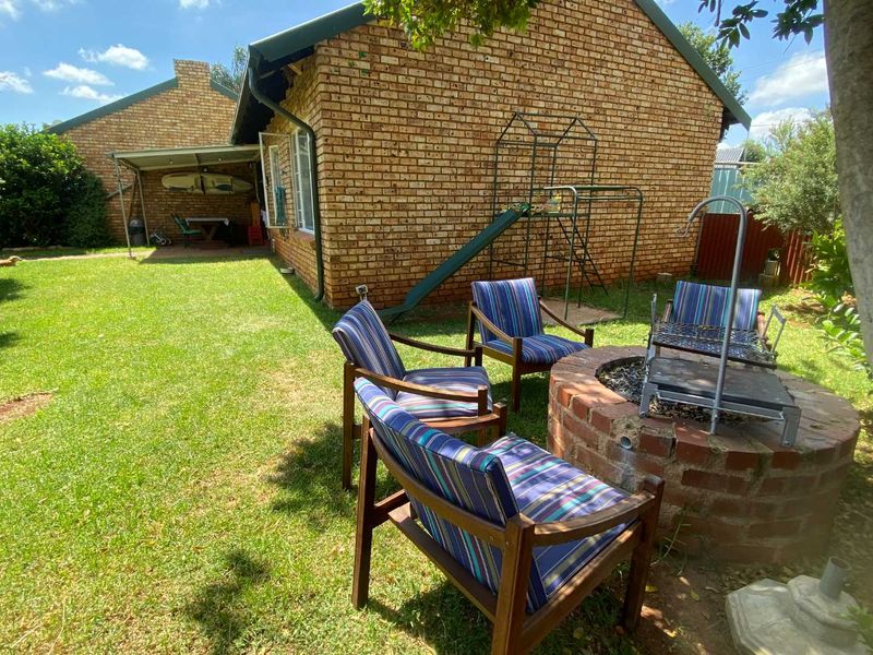 2 Bedroom Townhouse for Sale in Pierre Van Ryneveld. - Photo 10