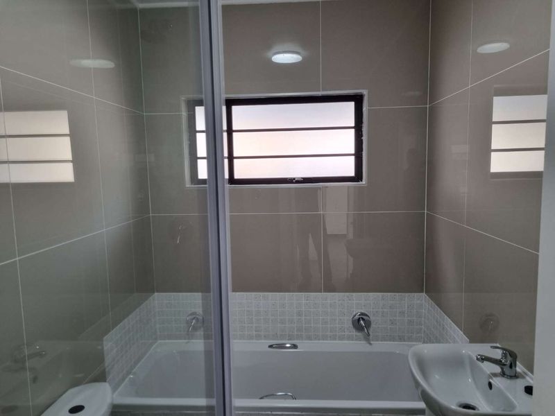 Experience this Delightful, Stylish Ground Floor Apartment in the hart of Gonubie. - Photo 10