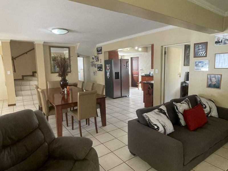 Estate living at its best !! Price negotiable - Photo 9