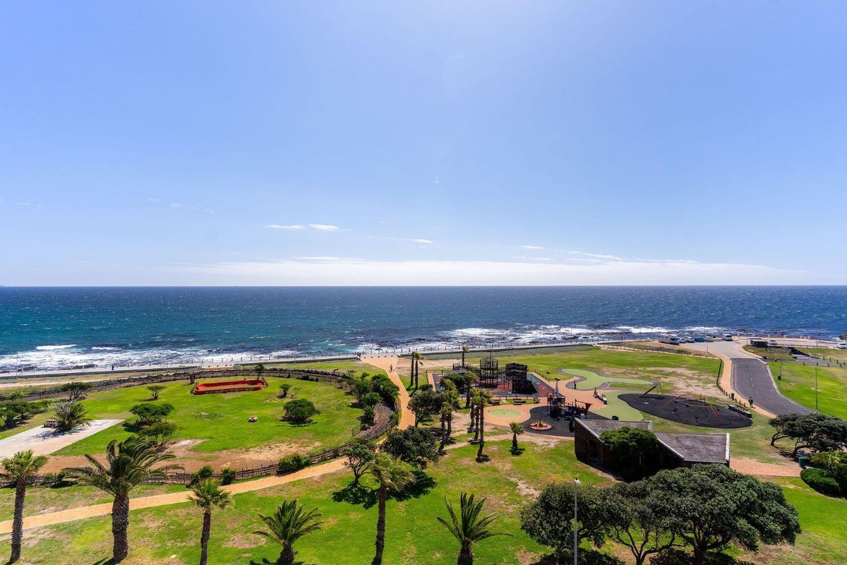 Oceanfront Elegance: Luxury Living in the Heart of Mouille Point - Photo 3