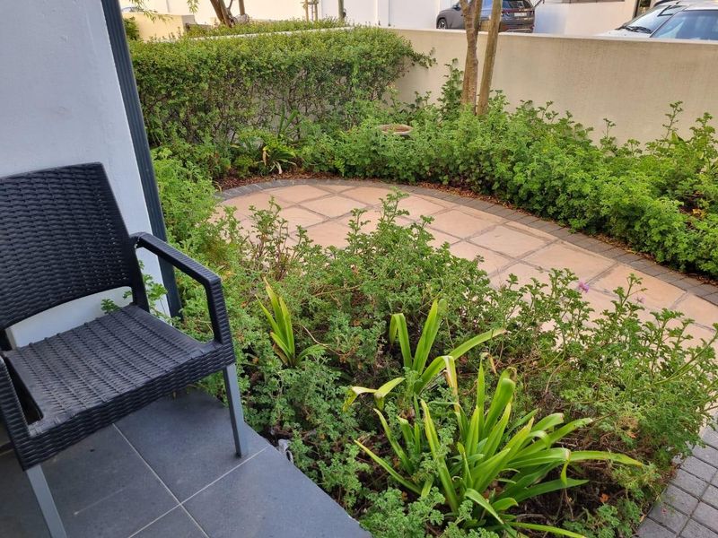Ground floor unit in sought-after and secure Summerview Complex - Photo 8