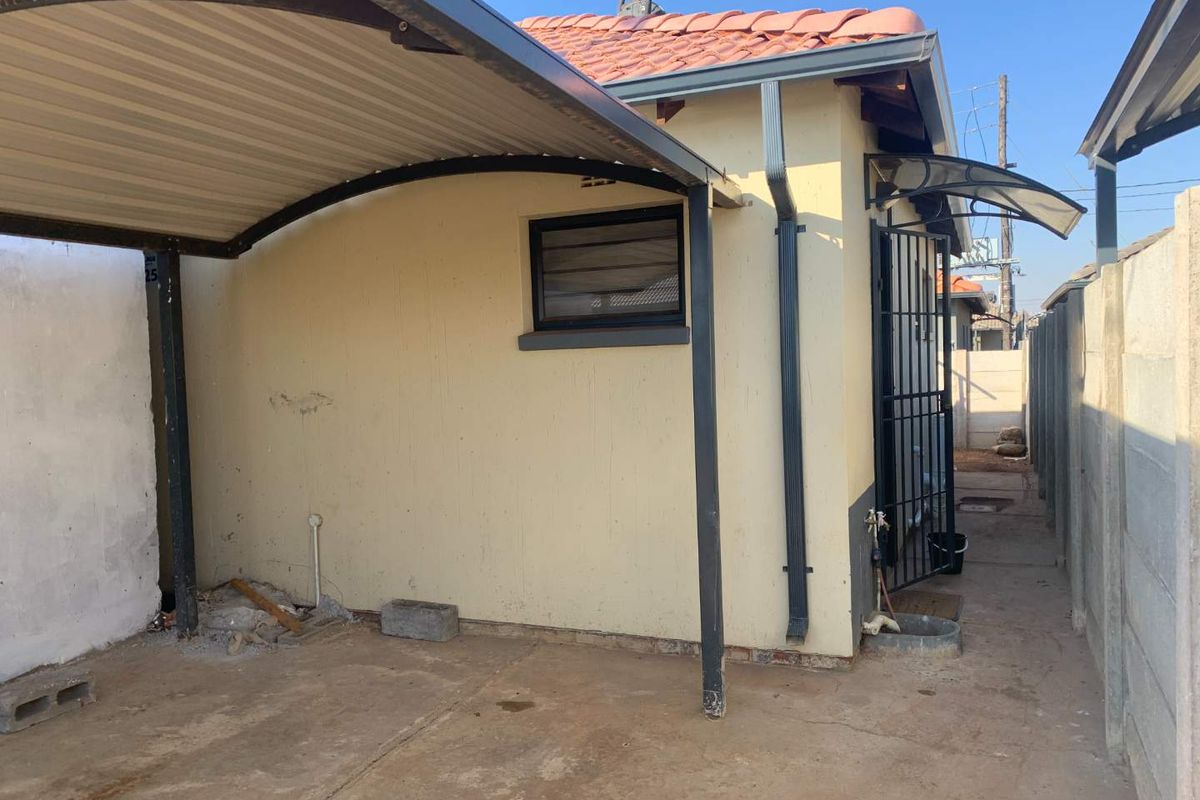 2-bedroom house in Protea Glen Ext 45 - Photo 3