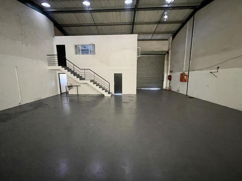 Hendra - Functional 256 sqm Industrial Unit To Let | Secure Rinaldo Park - Photo 2
