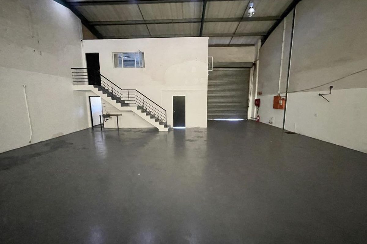 Hendra - Functional 256 sqm Industrial Unit To Let | Secure Rinaldo Park - Photo 2