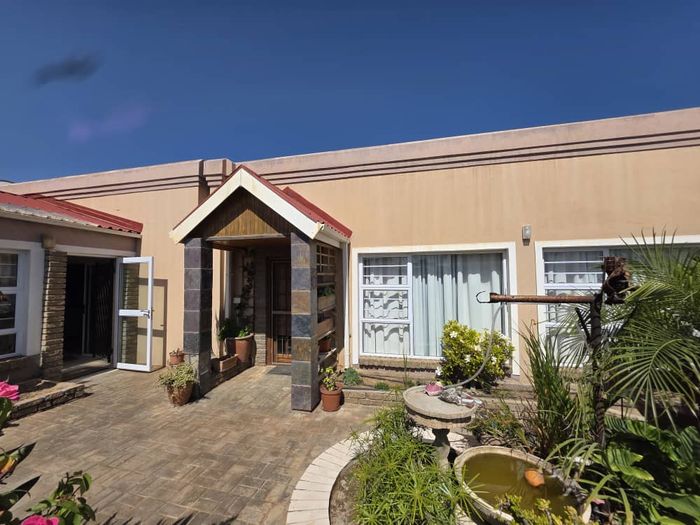 Property #2380206, House For Sale in Noord Duin