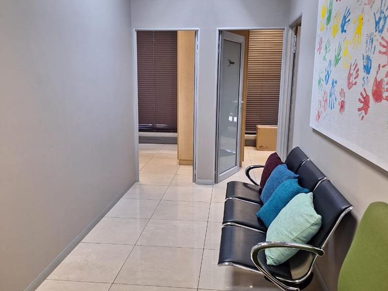 TO LET - Office in Windhoek Central - Photo 5