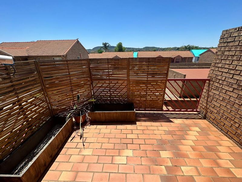 Stunning 2 Bedroom top unit in Faerie Glen for Sale - Photo 7