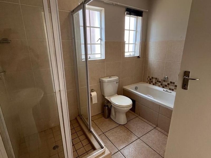 Sunny ground floor unit for sale in Elwood Complex, Rynfield - Photo 6