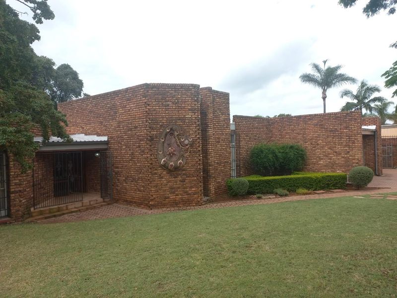 OWN YOUR DREAM!!! BEAUTIFUL 5 BEDROOM MOME FOR SALE IN MONUMENT PARK!! - Photo 5