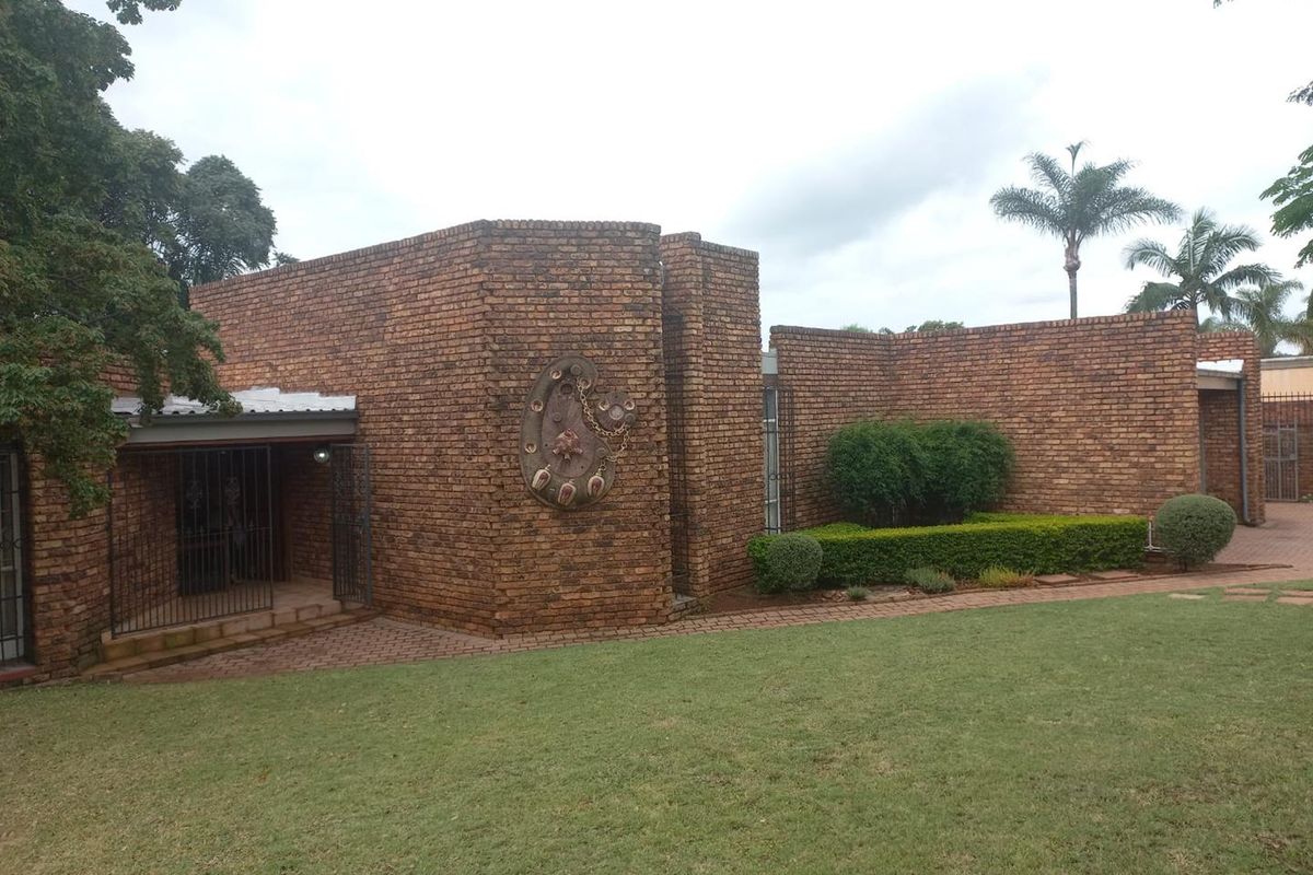 OWN YOUR DREAM!!! BEAUTIFUL 5 BEDROOM MOME FOR SALE IN MONUMENT PARK!! - Photo 5