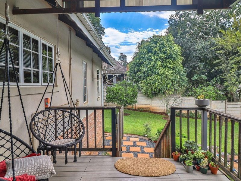 Well-kept family home with great entertaining space in central Howick - Photo 8
