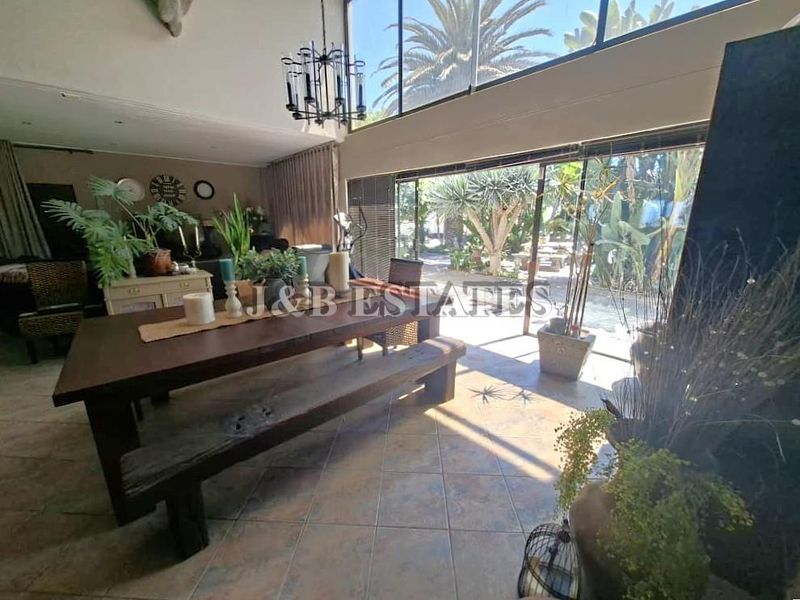 "Own a Slice of Heaven: Lagoon Views & Investment Potential!" - Photo 7