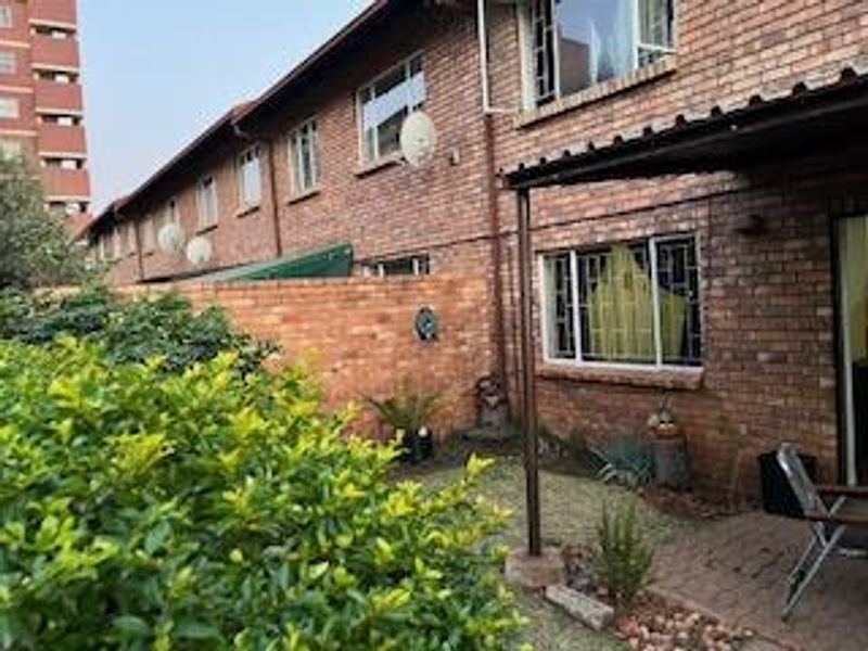 Charming 3-Bedroom Home in Wonderboom South with Modern Comforts - Photo 2