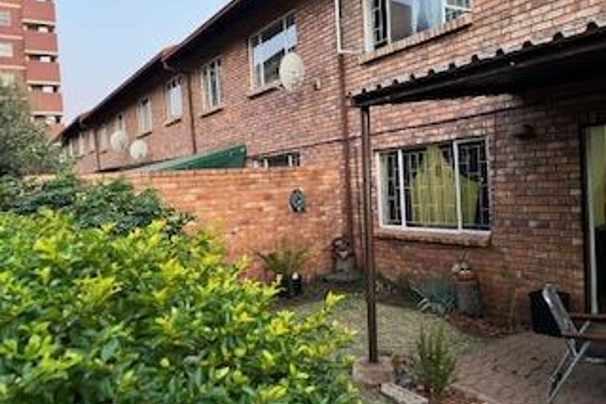 Charming 3-Bedroom Home in Wonderboom South with Modern Comforts - Photo 2