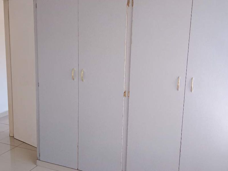 Two Bedroom 1 Bathroom Simplex To Let - Photo 10