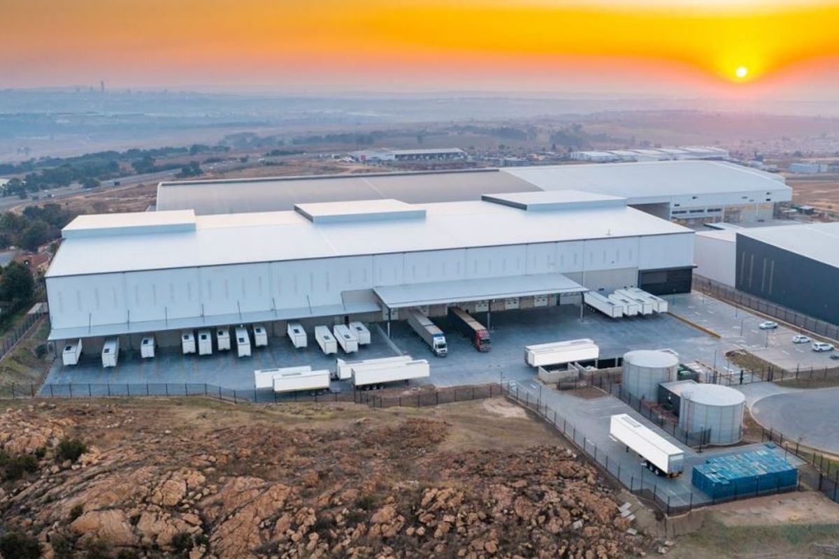 12220m2 Chloorkop warehouse to let - Photo 2