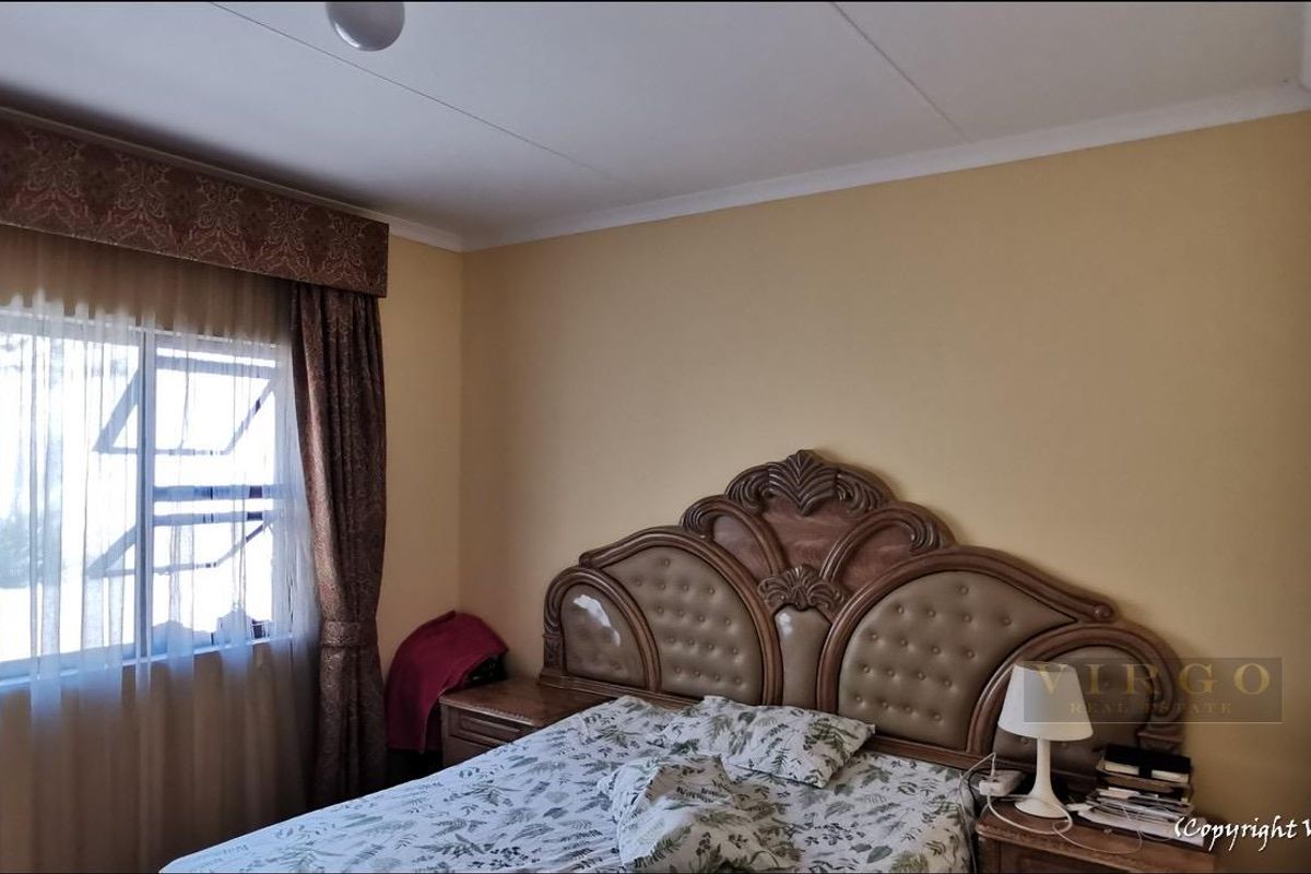 Spacious Family Home for Rent in Pioneerspark Ext. 1 - Photo 4