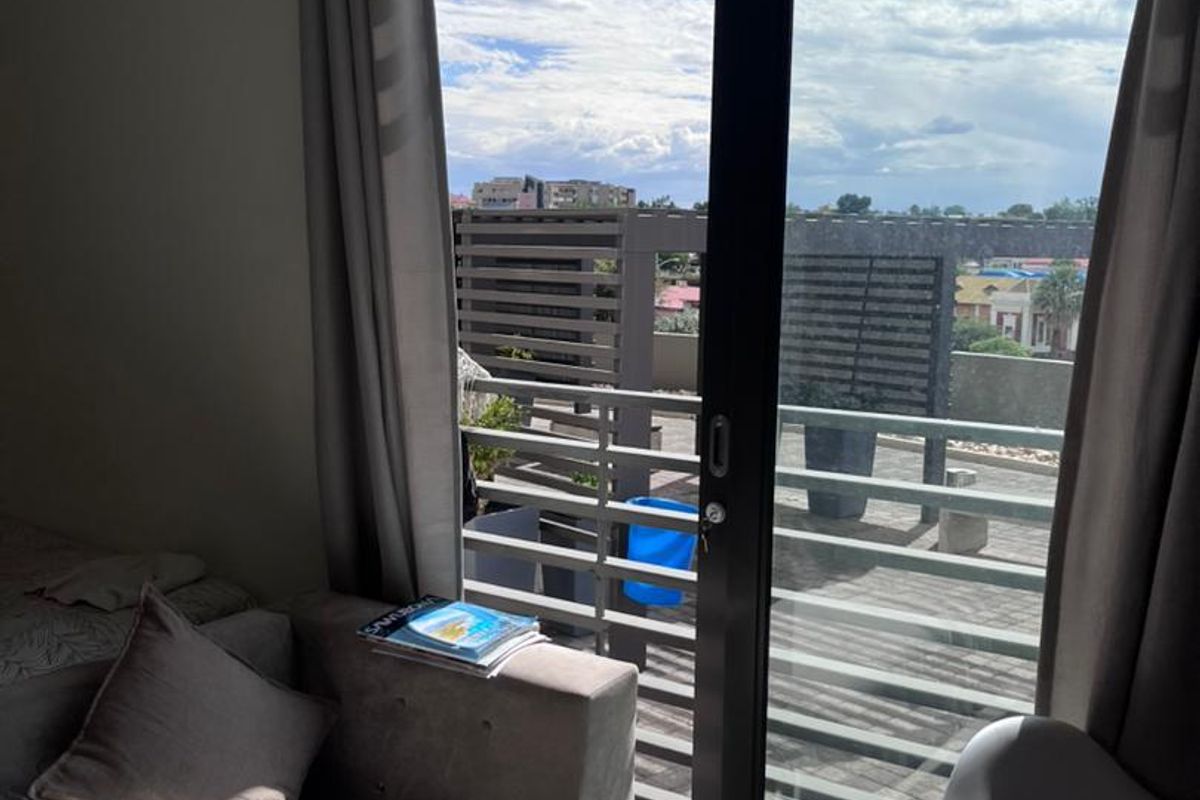 CBD| CITY JUNCTION | BACHELORS - Photo 2