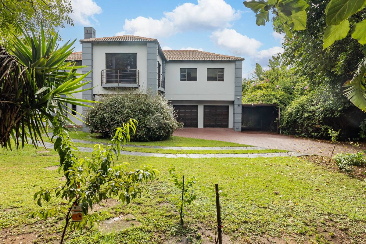 Grand Bryanston East Estate Living | 8-Bedroom Luxury Residence with Exceptional Lifestyle Appeal - Photo 5