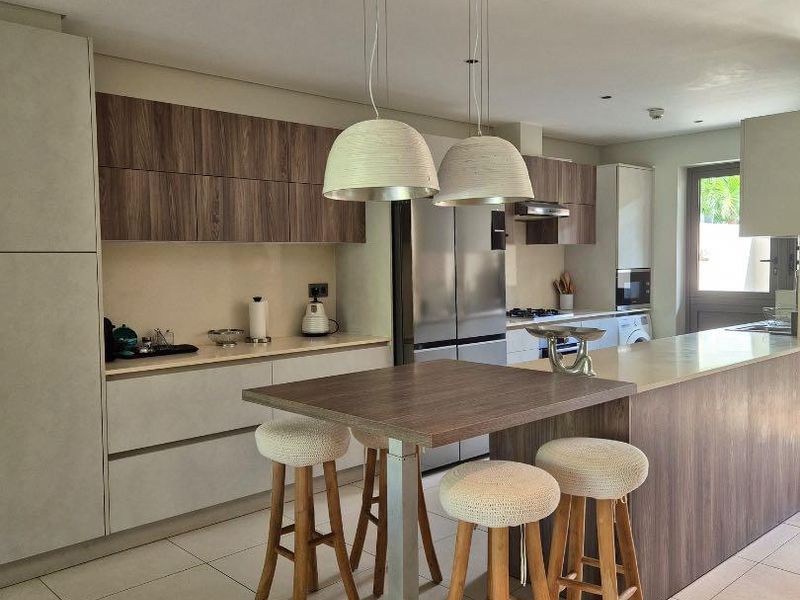 Luxury Redefined with Championship Golf Course Views. - Photo 5