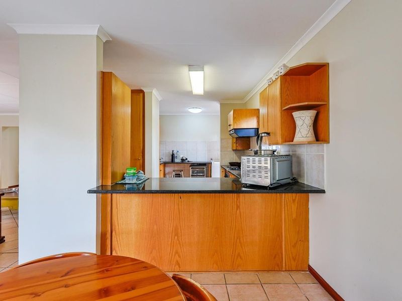 Fully Furnished 3-Bedroom House with Pool for Rent in Silver Lakes Golf Estate - Photo 10