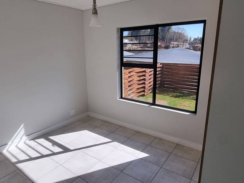 Charming 2-Bedroom Ground Floor Unit for sale - Photo 2