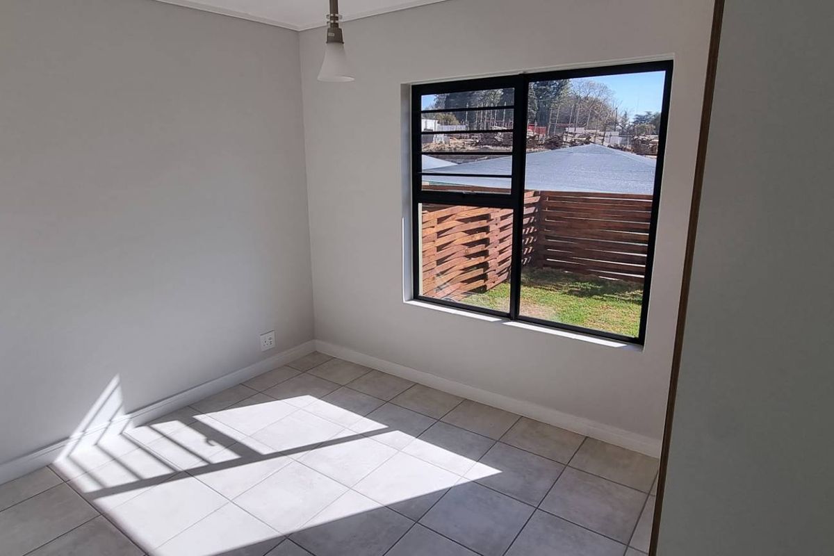 Charming 2-Bedroom Ground Floor Unit for sale - Photo 2