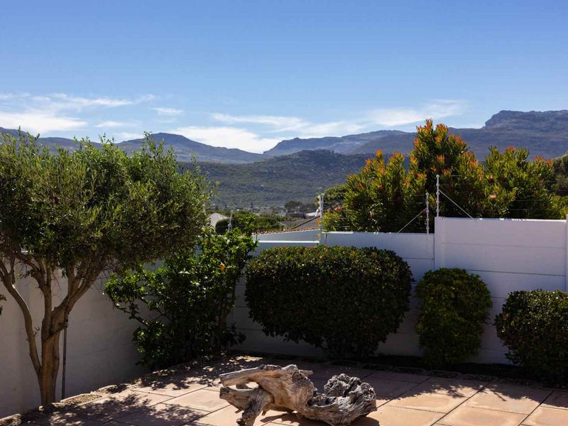 Charming, Secure Living in a Prime Location! - Photo 9