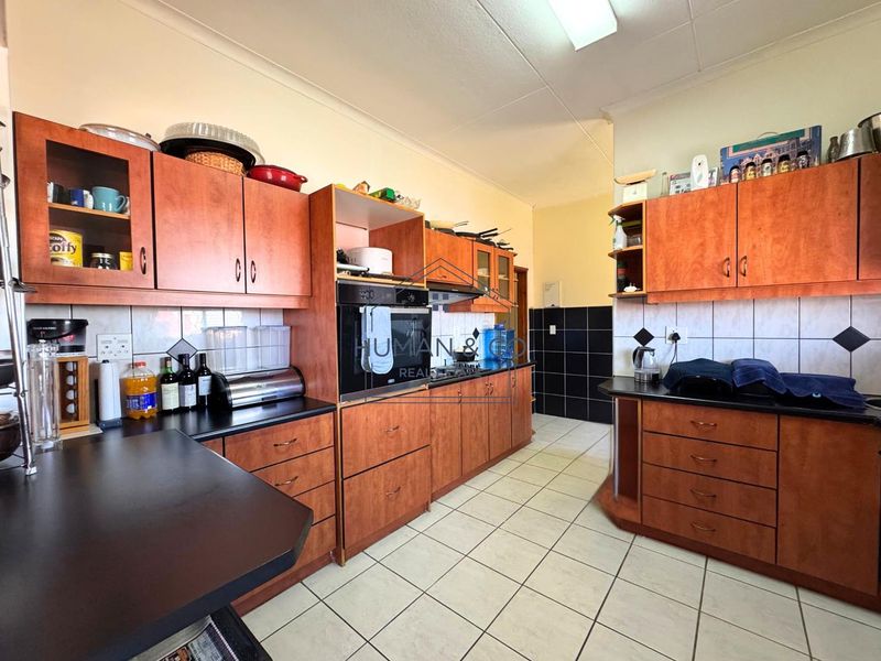 Ideal Opportunity near Duneside School and town center - Photo 4