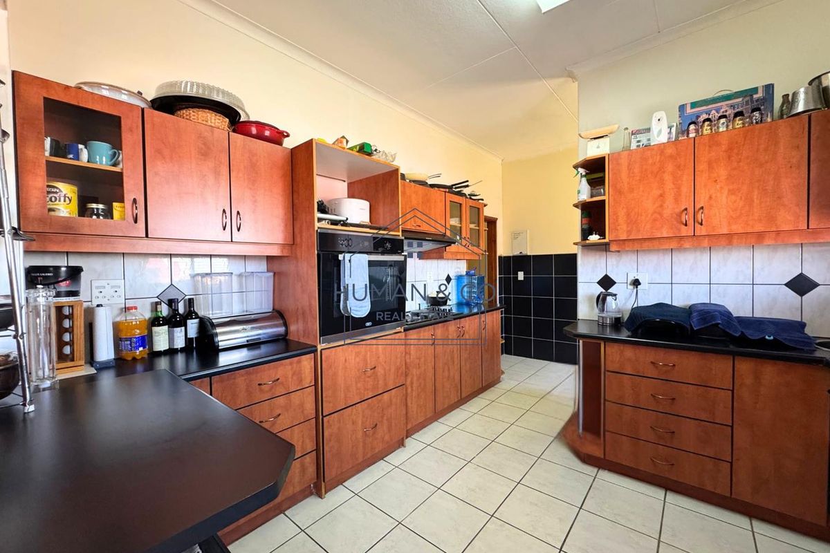 Ideal Opportunity near Duneside School and town center - Photo 4